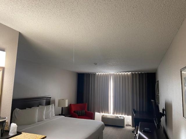 | Country Inn & Suites