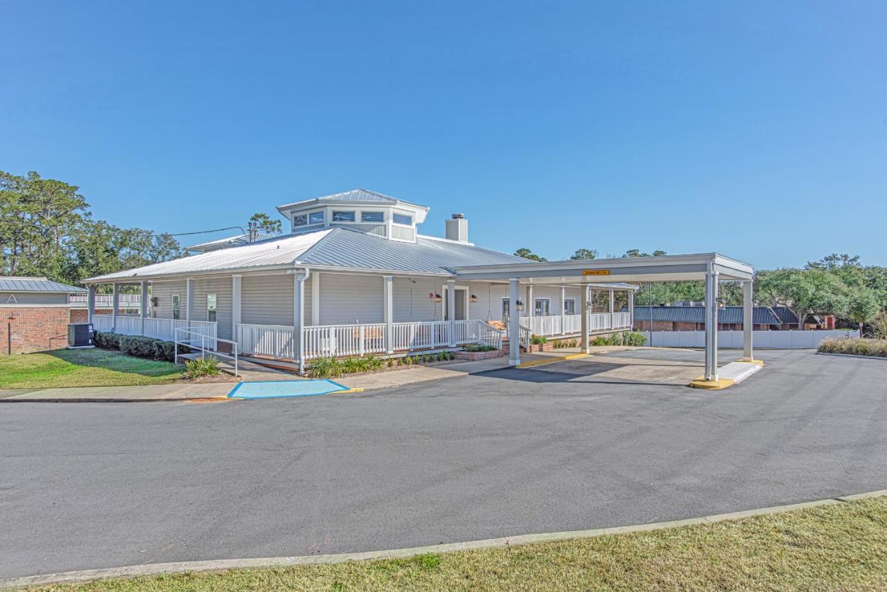  | Seven Hills Suites