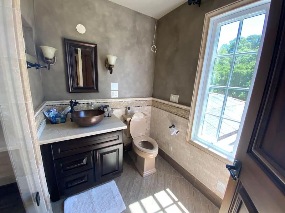 | Private 4 bedroom gated Villa with free parking