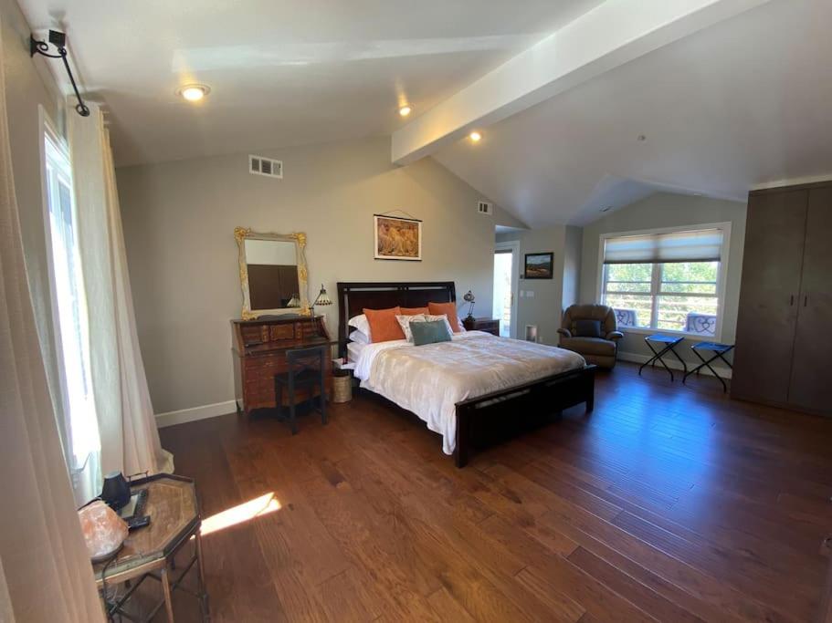 | Private 4 bedroom gated Villa with free parking
