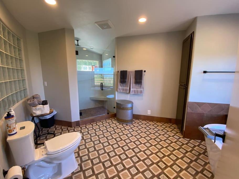 | Private 4 bedroom gated Villa with free parking