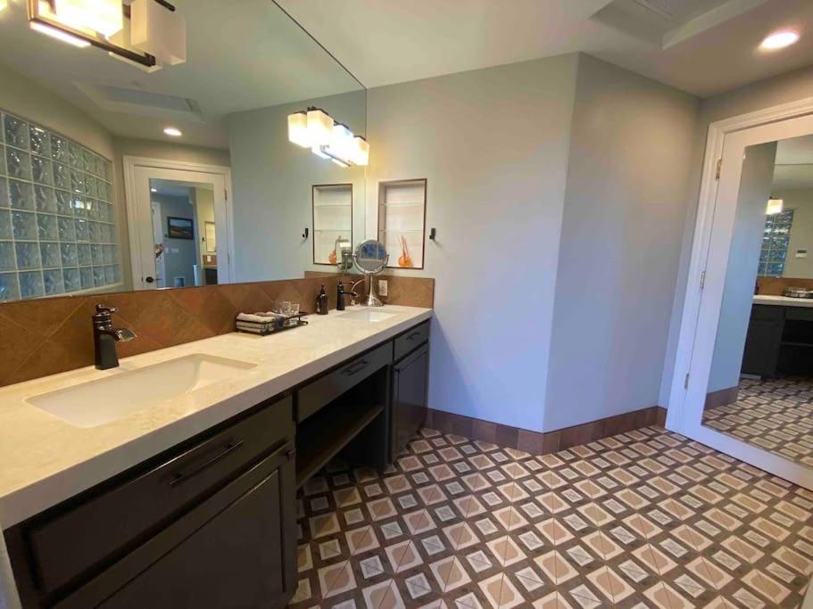  | Private 4 bedroom gated Villa with free parking