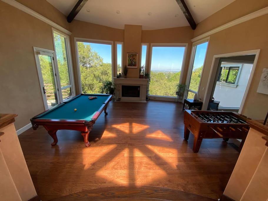 | Private 4 bedroom gated Villa with free parking