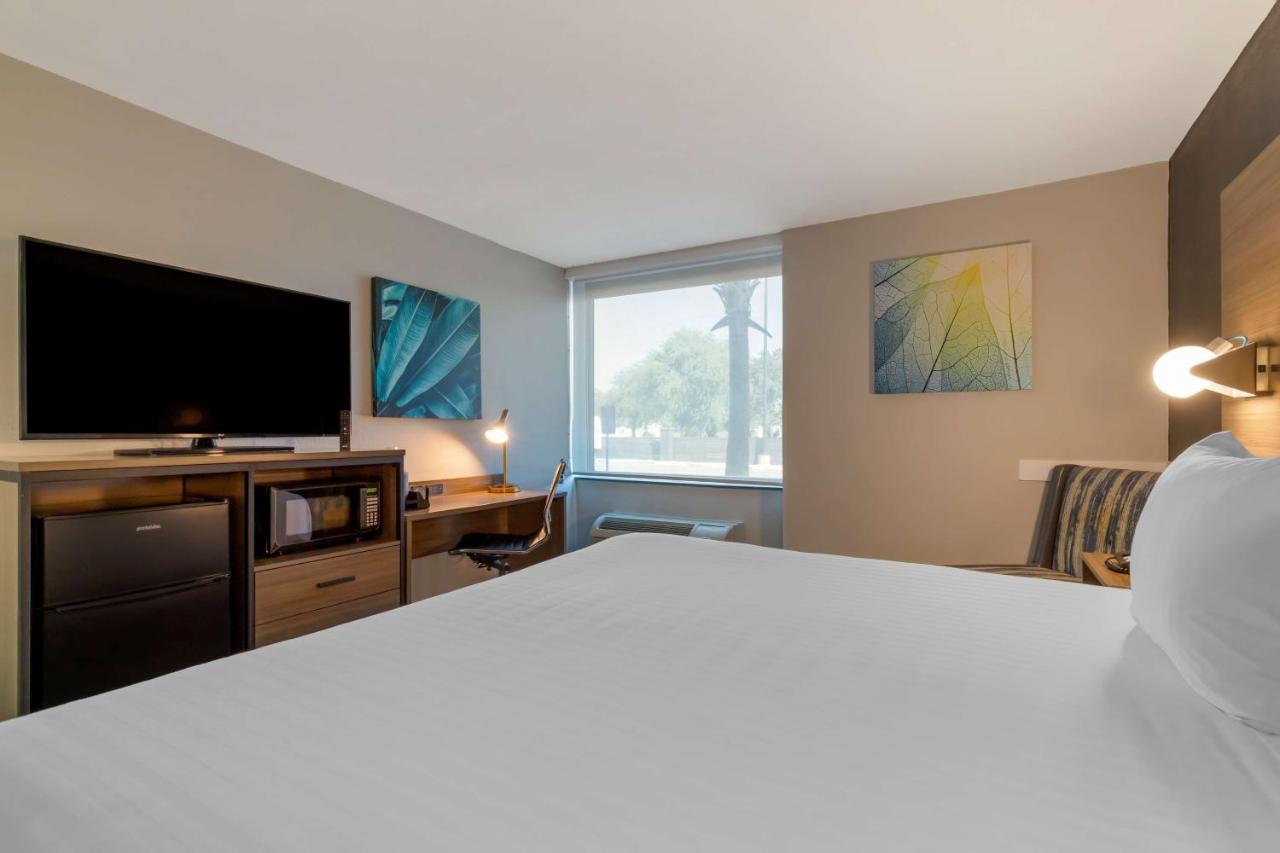 King Room with Mobility Accessible Roll-In Shower at Best Western Corpus Christi Airport Hotel