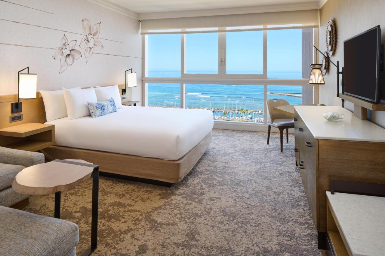 Oceanfront Harbor - King at Prince Waikiki