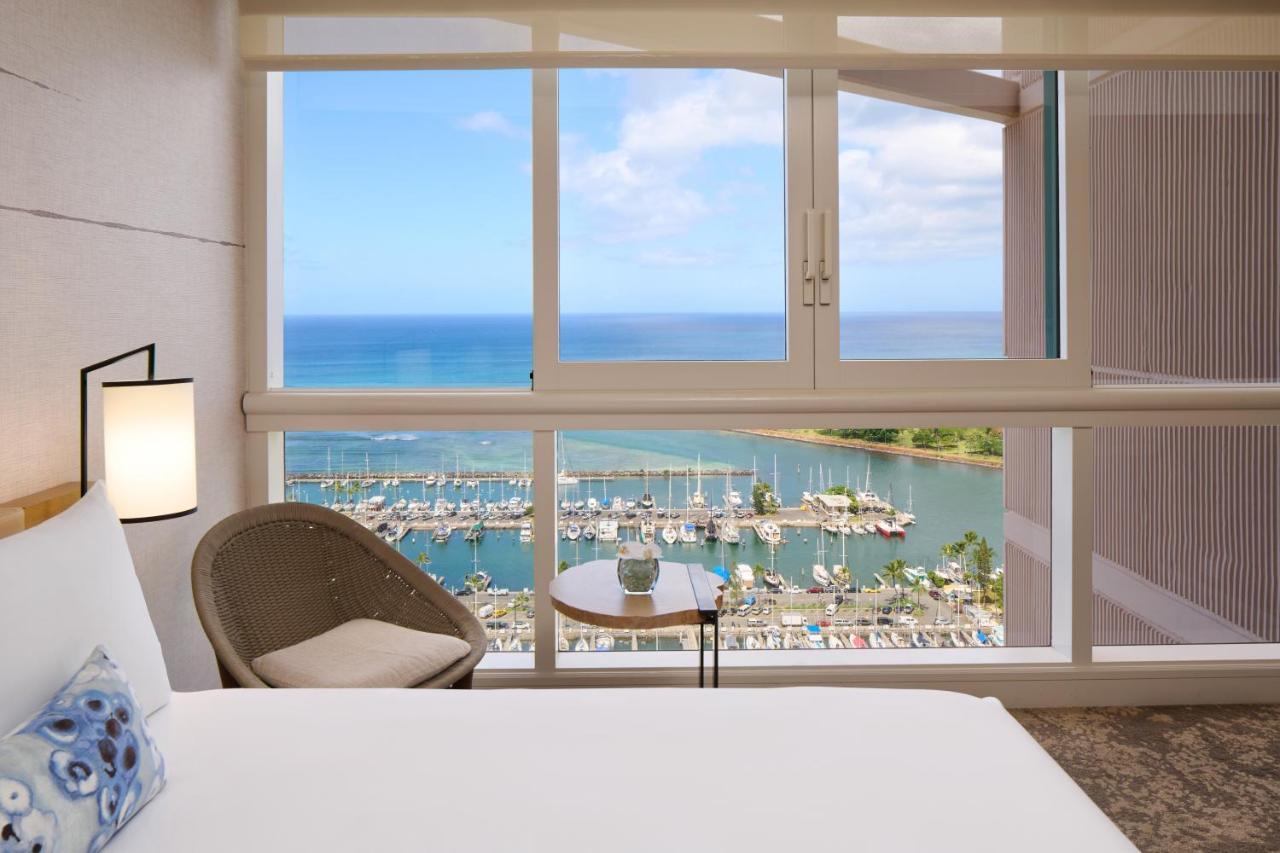 Oceanfront Premier - 2 Queens at Prince Waikiki