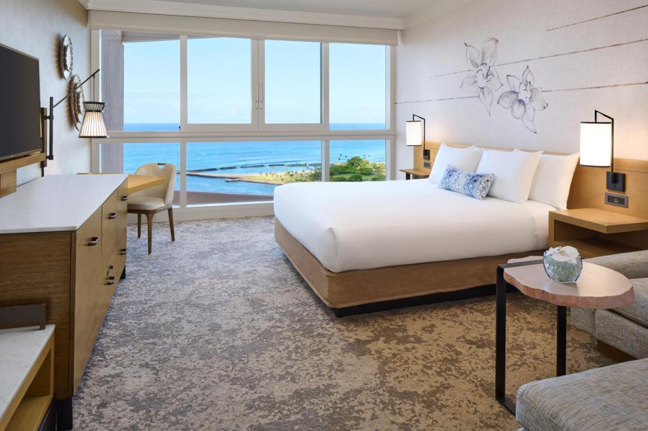 Oceanfront Premier - King at Prince Waikiki