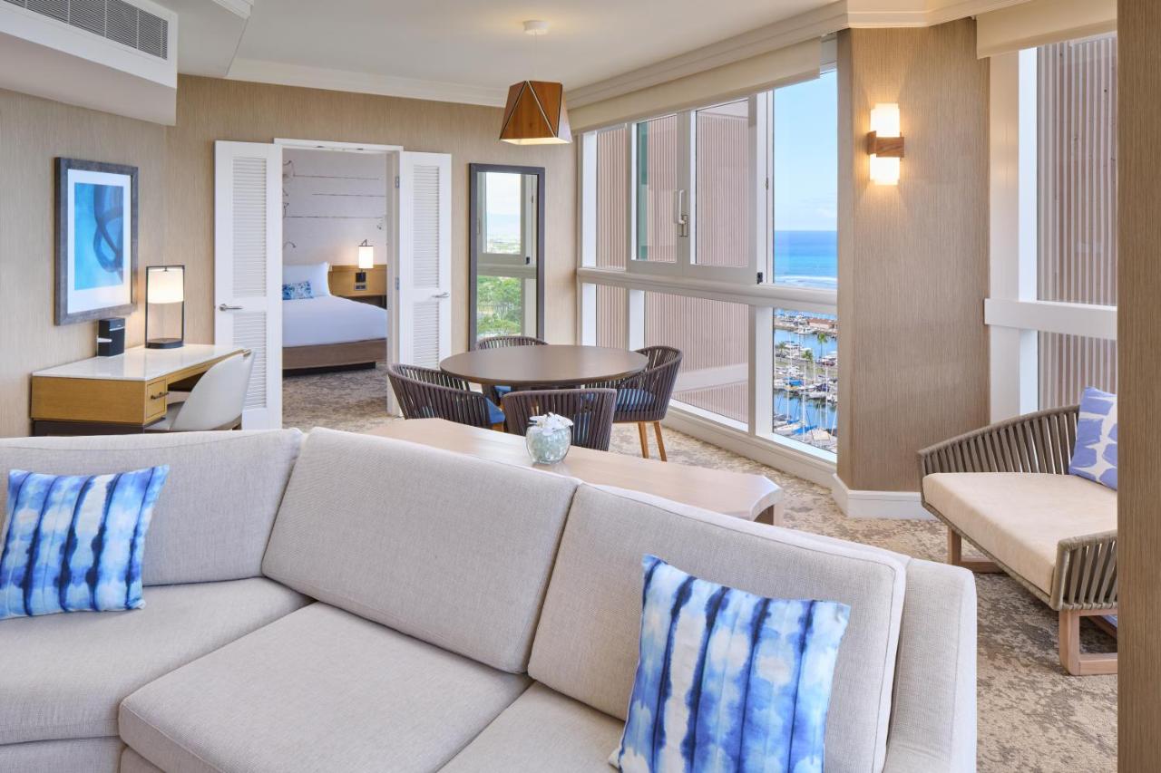 Oceanfront 1 Bedroom Suite - 1 King at Prince Waikiki