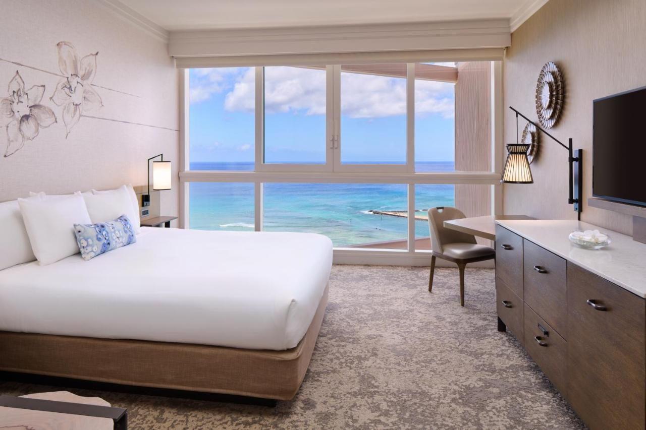 Oceanfront Club Floor - King at Prince Waikiki
