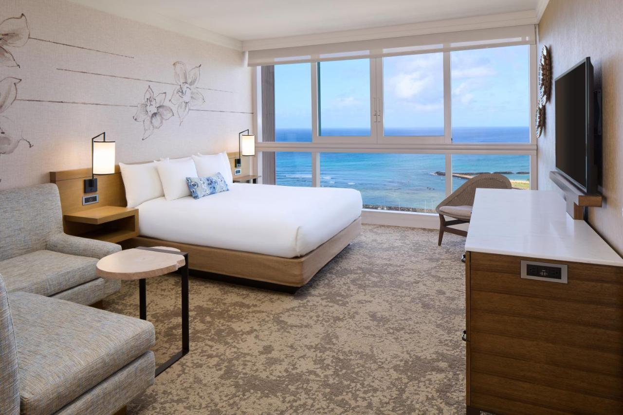 Oceanfront 1 Bedroom Suite - 1 King at Prince Waikiki
