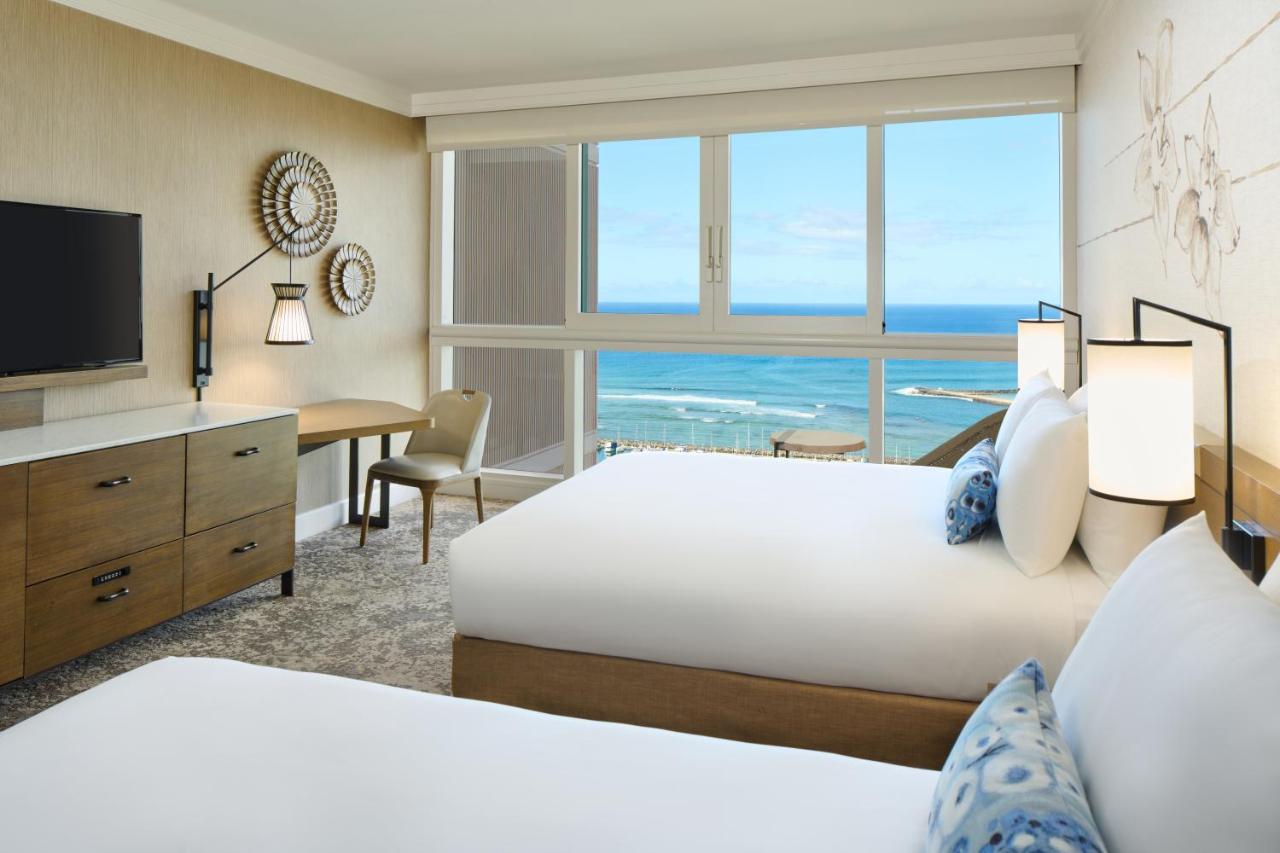 Oceanfront Room - 2 Queens at Prince Waikiki