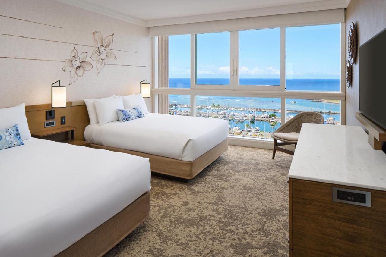 Oceanfront Club Floor - 2 Queens at Prince Waikiki