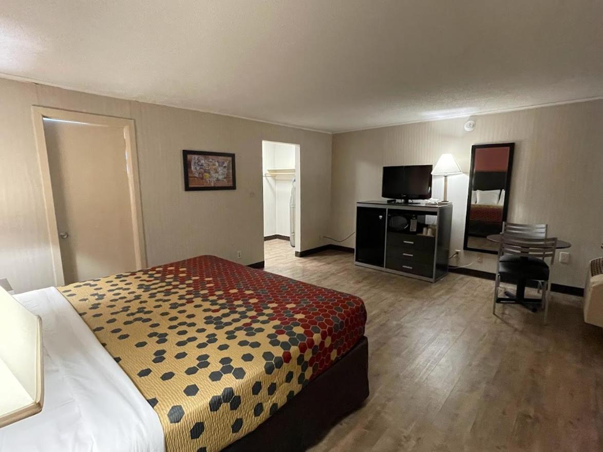  | Economy Inn