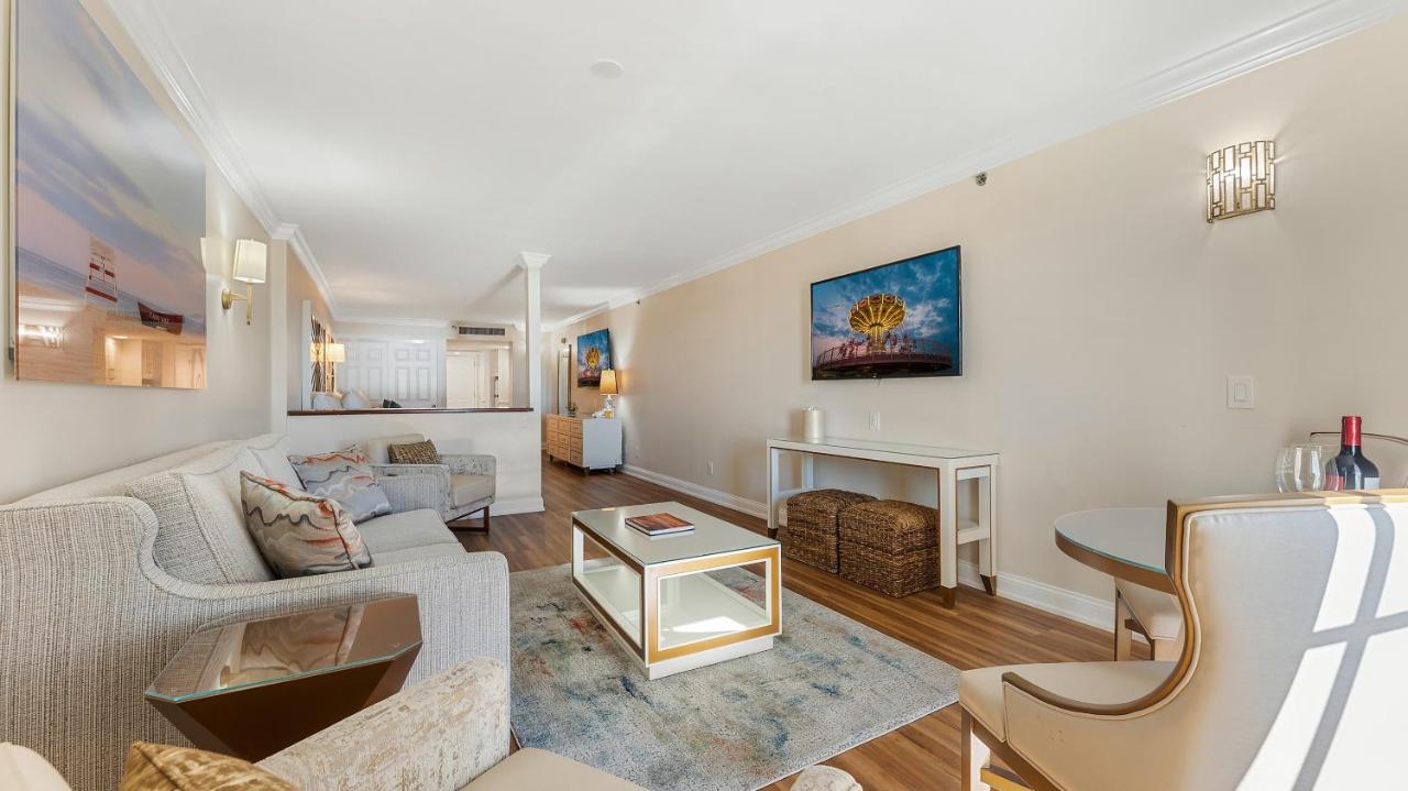 Queen Suite with Two Queen Beds and Ocean View at La Mer Beachfront Resort