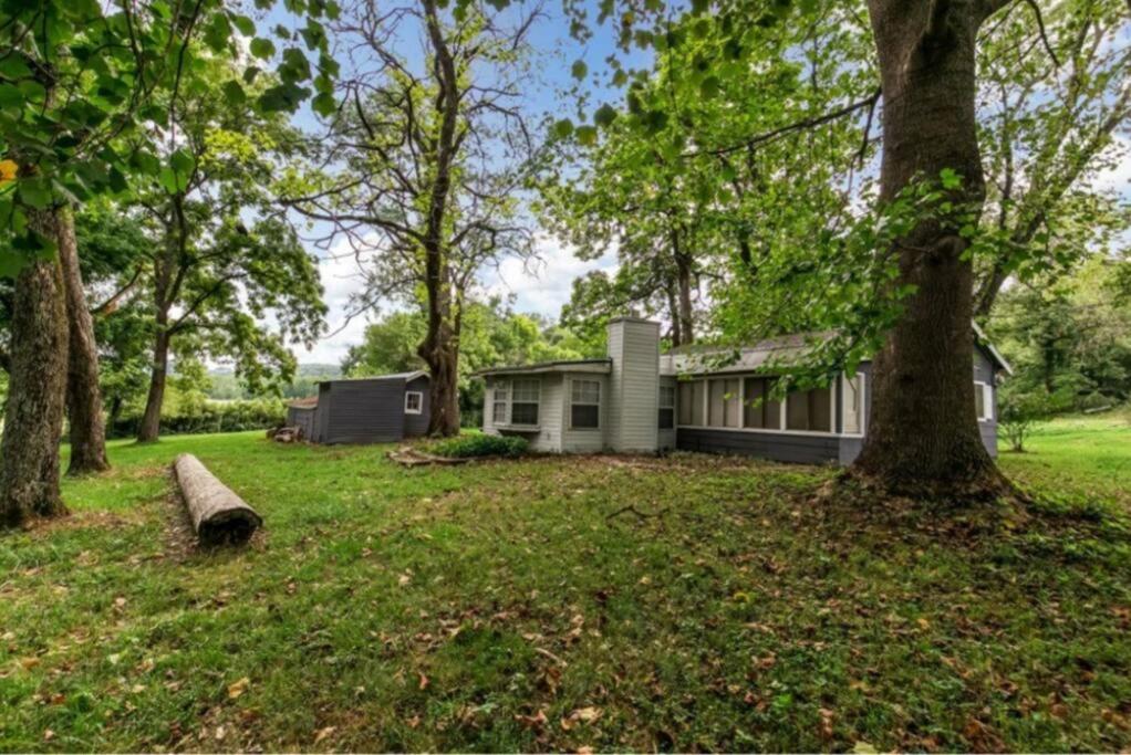 | Cozy Lakefront Cottage Getaway Branson MO.