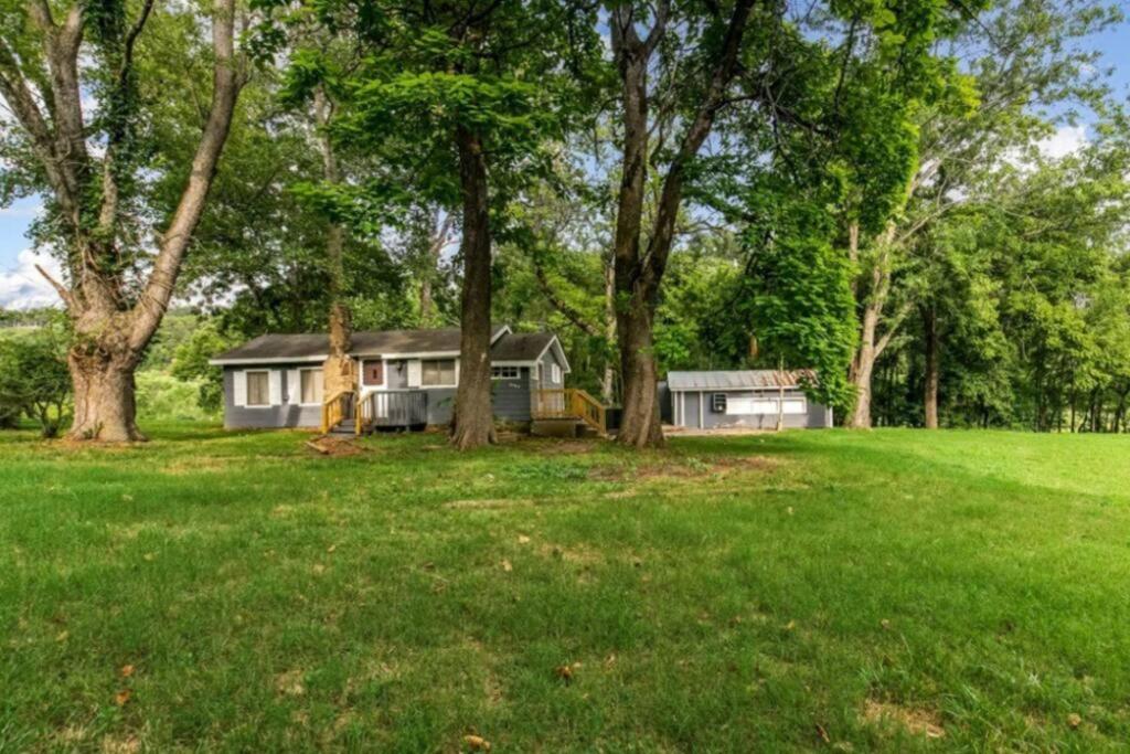 | Cozy Lakefront Cottage Getaway Branson MO.