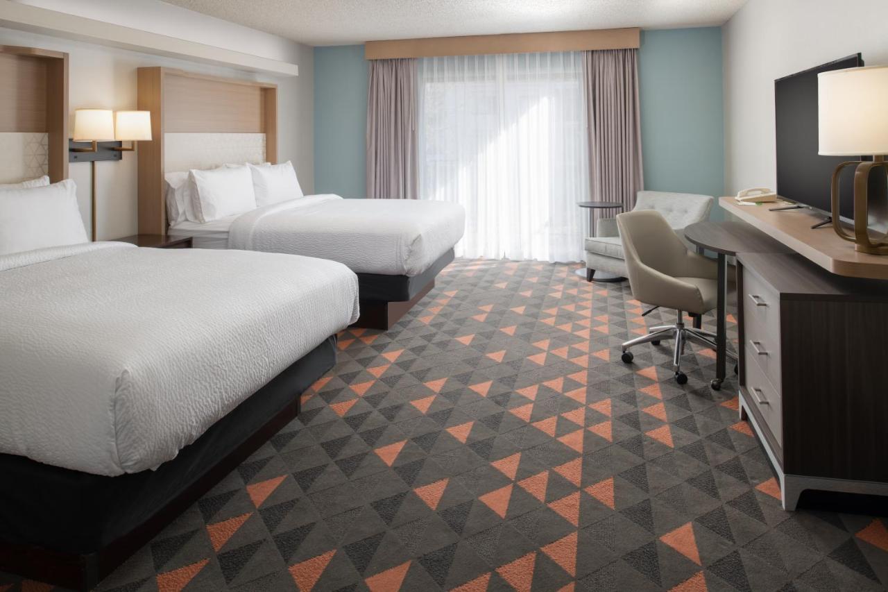 Queen Room with Two Queen Beds - Non-Smoking at Holiday Inn Portland - Columbia Riverfront by IHG