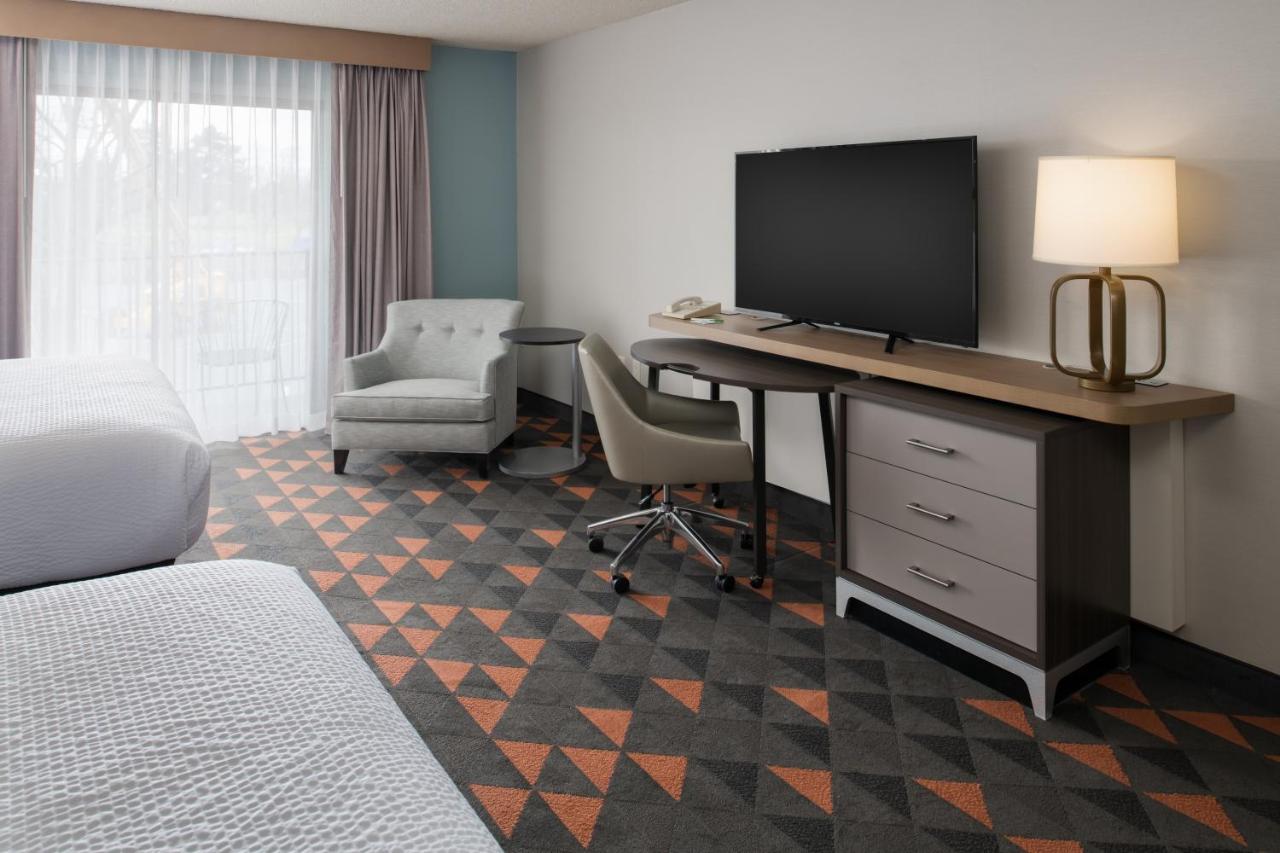 Queen Room with Two Queen Beds - Non-Smoking at Holiday Inn Portland - Columbia Riverfront by IHG