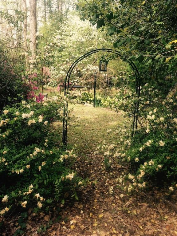  | Carriage House Villa and gardens in downtown historic Lexington SC