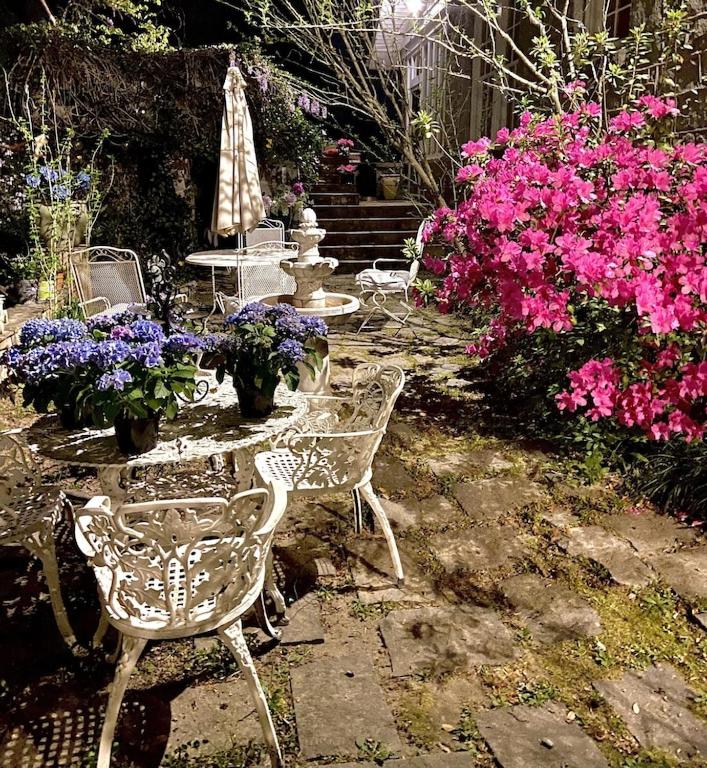  | Carriage House Villa and gardens in downtown historic Lexington SC
