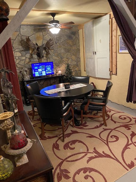  | Carriage House Villa and gardens in downtown historic Lexington SC