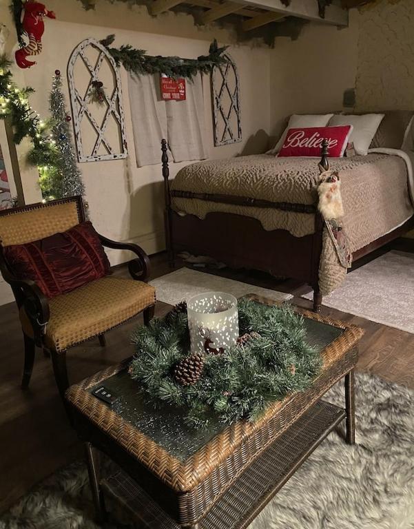  | Carriage House Villa and gardens in downtown historic Lexington SC