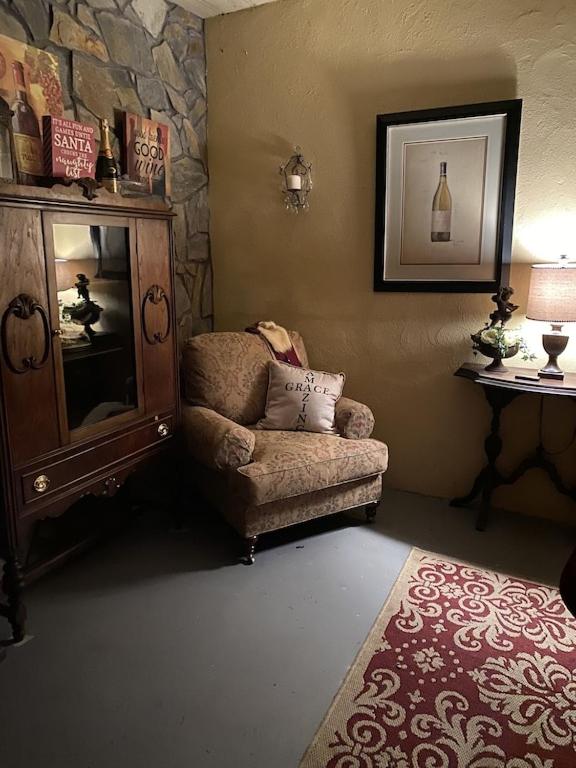  | Carriage House Villa and gardens in downtown historic Lexington SC