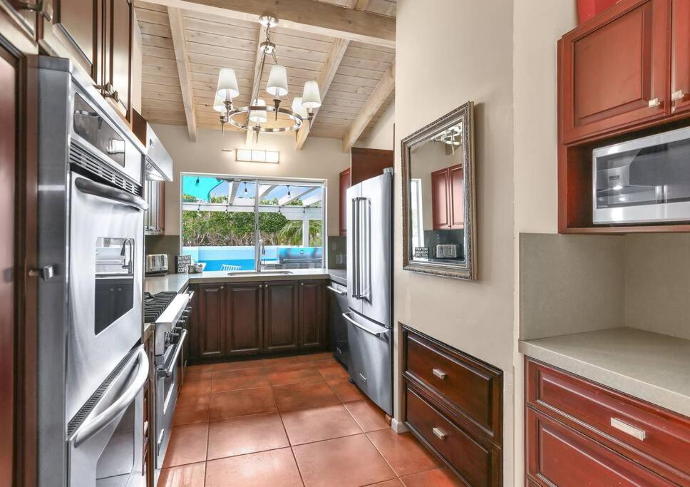| Near Downtown Palm Springs, 6 BD 7 BTH, 80 FT Pool