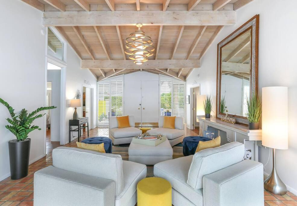 | Near Downtown Palm Springs, 6 BD 7 BTH, 80 FT Pool