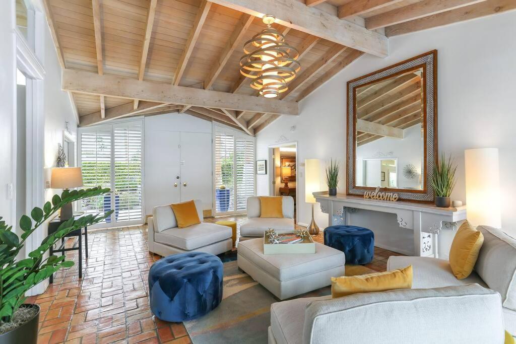 | Near Downtown Palm Springs, 6 BD 7 BTH, 80 FT Pool
