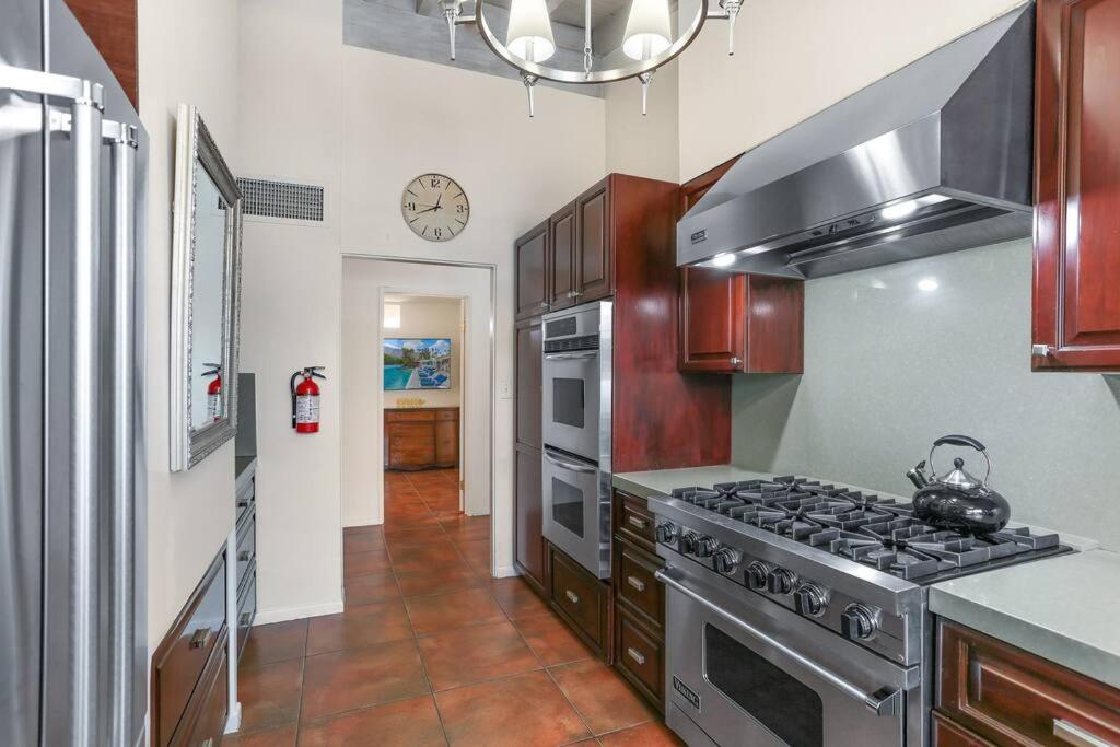 | Near Downtown Palm Springs, 6 BD 7 BTH, 80 FT Pool