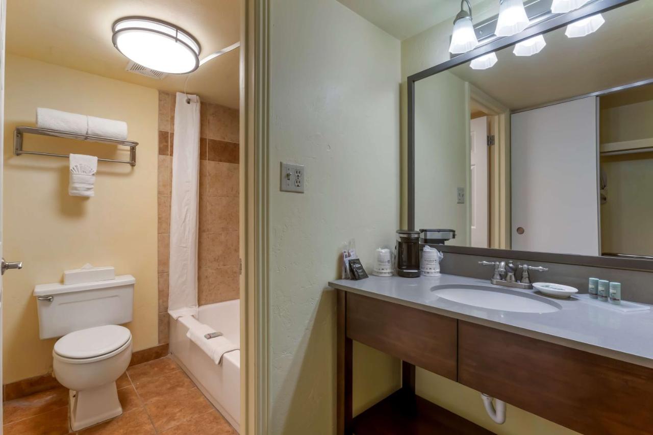 King Room at Best Western Phoenix Goodyear Inn