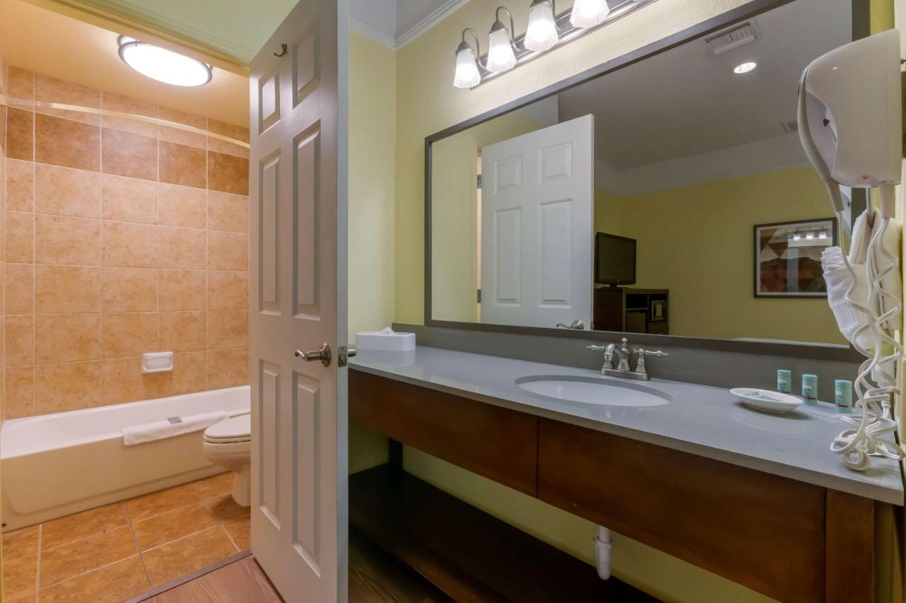 Queen Suite at Best Western Phoenix Goodyear Inn