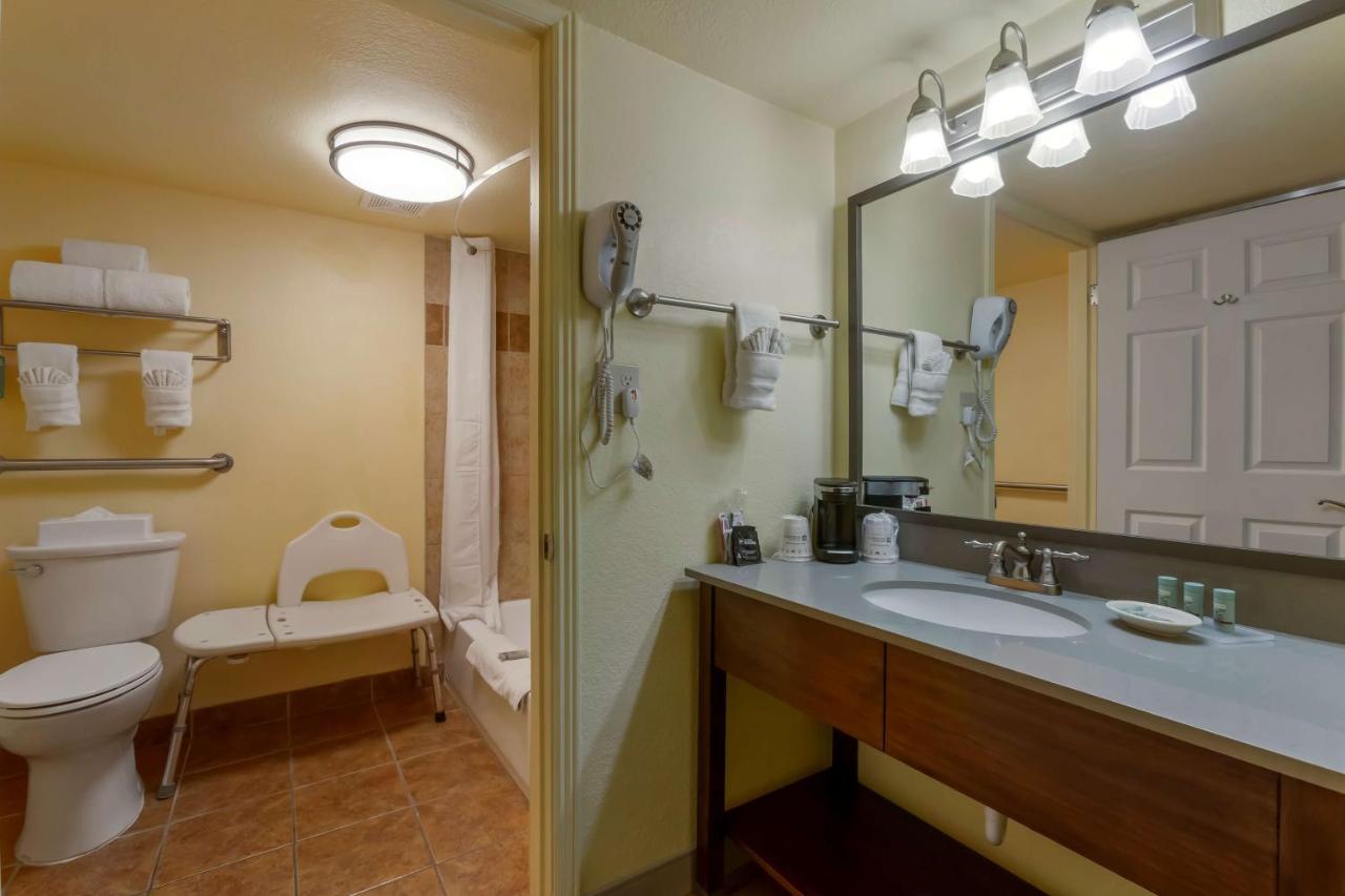 Queen Room with Bath Tub - Mobility Access at Best Western Phoenix Goodyear Inn