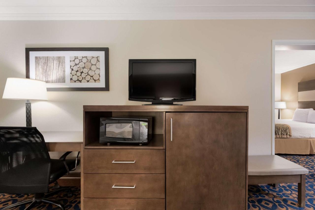 Two-Bedroom Queen Room with Three Queen Beds at Best Western Butch Cassidy Inn