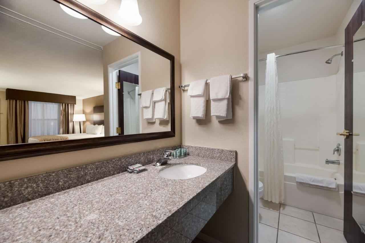 Two-Bedroom Queen Room with Three Queen Beds at Best Western Butch Cassidy Inn