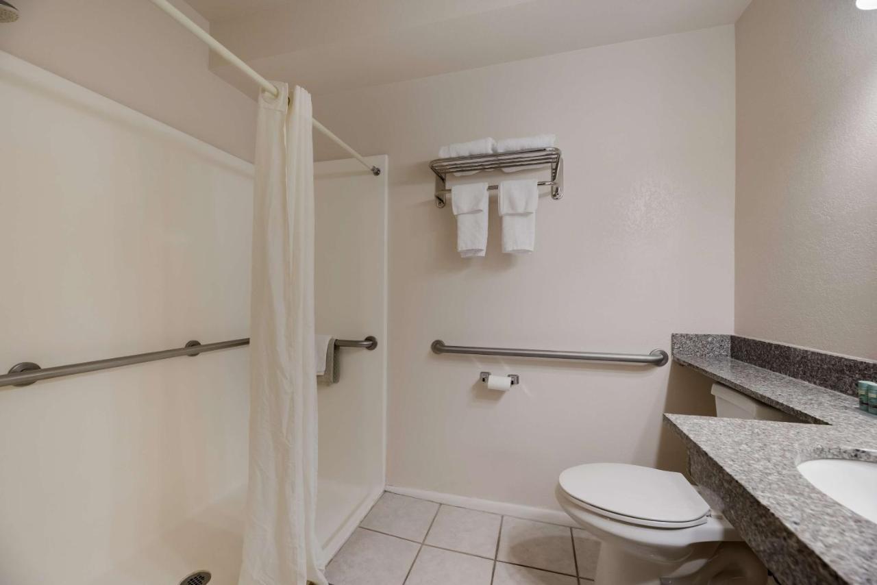 King Room - Disability Access/Roll-in Shower at Best Western Butch Cassidy Inn