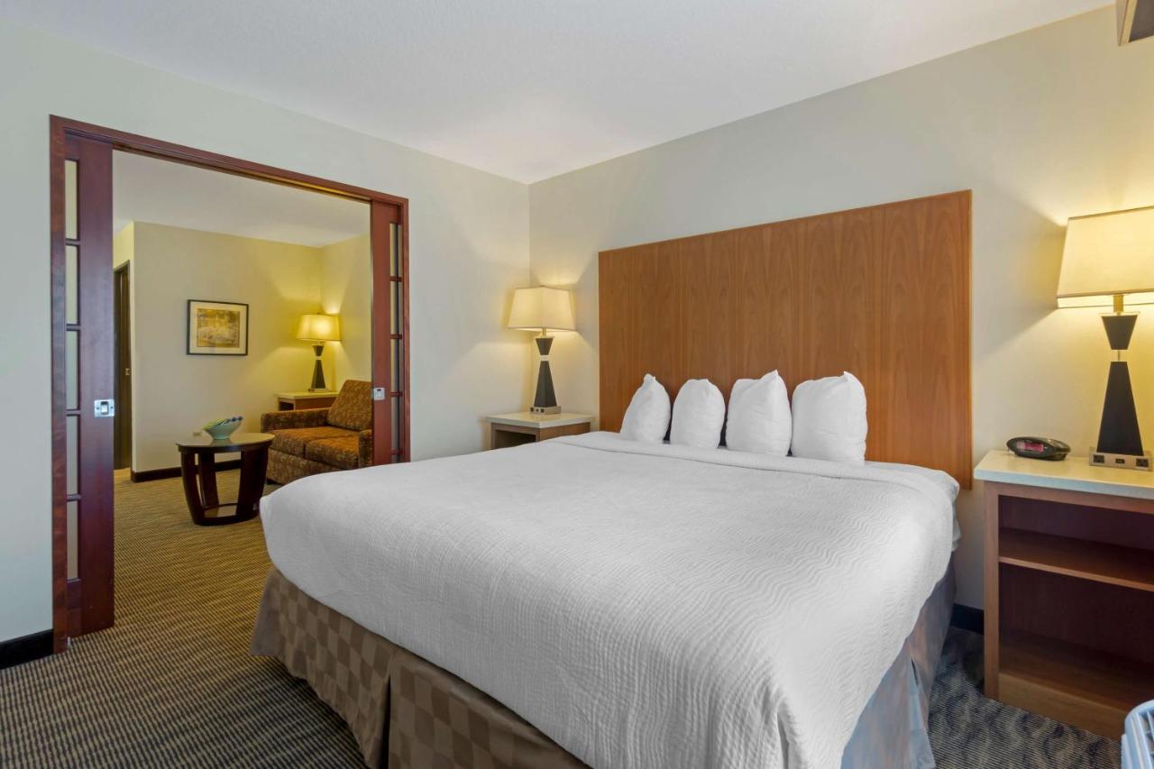 King Suite with Sofa Bed - Non-Smoking at Best Western Plus Park Place Inn & Suites