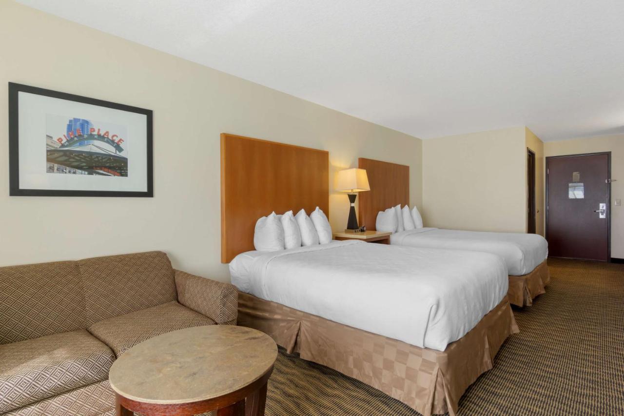 Deluxe Queen Room with Two Queen Beds - Non-Smoking at Best Western Plus Park Place Inn & Suites