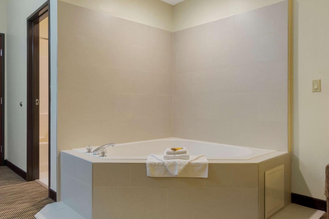 | Best Western Plus Park Place Inn & Suites