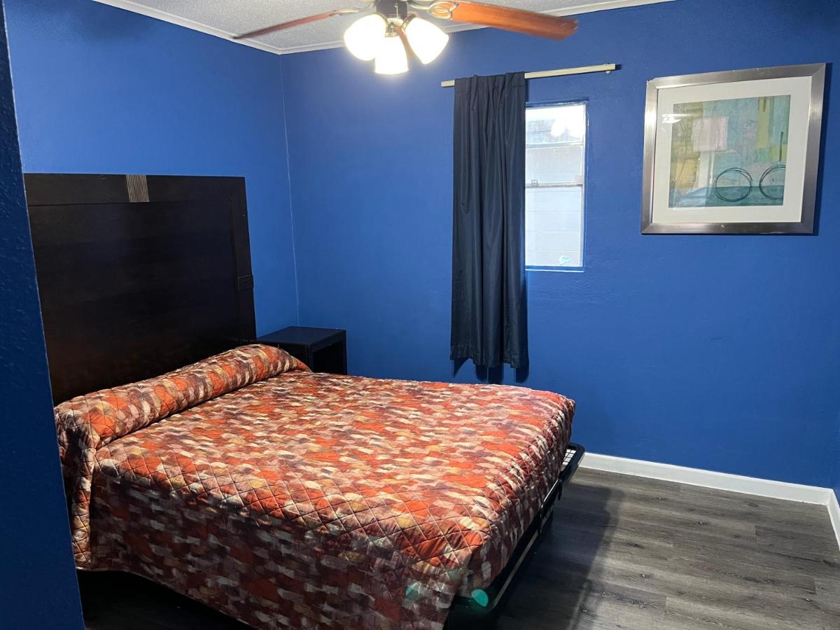  | Cook's Motel