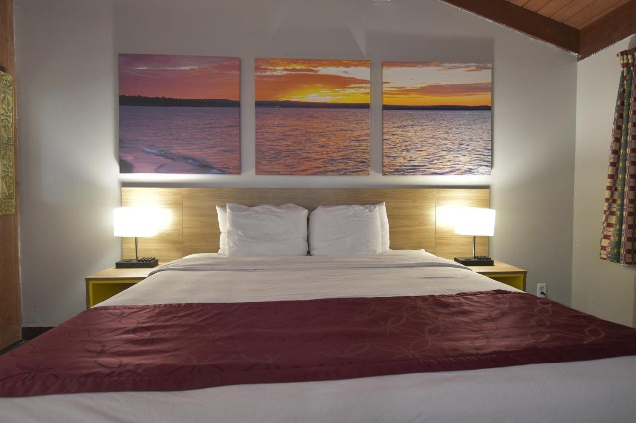 King Room - Non-Smoking at Days Inn by Wyndham West Allis/Milwaukee