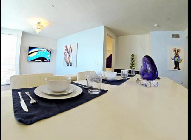 | DTLA Convention Center Suites