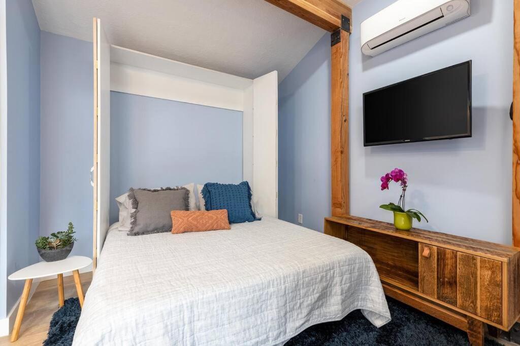 | Adorable & Pet Friendly-Close to U and Downtown!