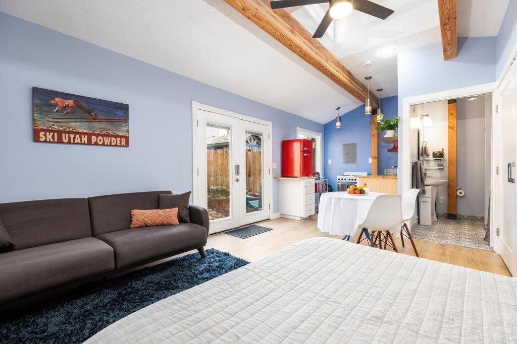 | Adorable & Pet Friendly-Close to U and Downtown!