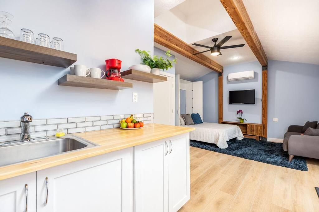 | Adorable & Pet Friendly-Close to U and Downtown!
