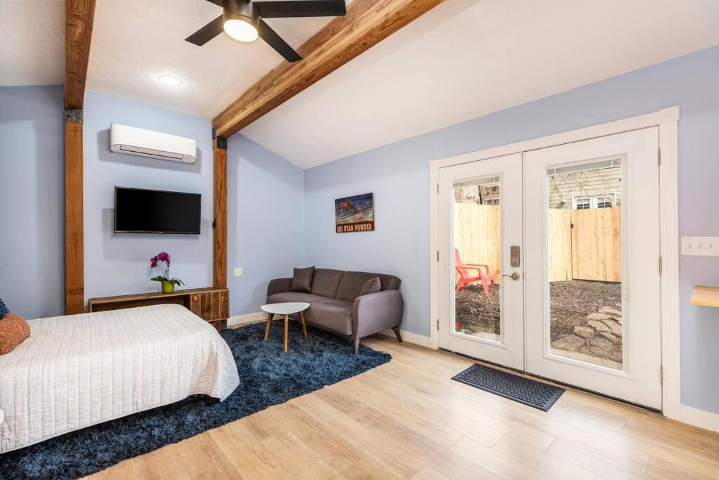 | Adorable & Pet Friendly-Close to U and Downtown!