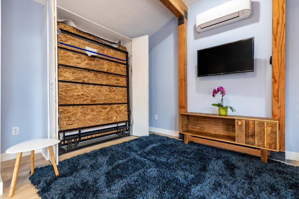 | Adorable & Pet Friendly-Close to U and Downtown!