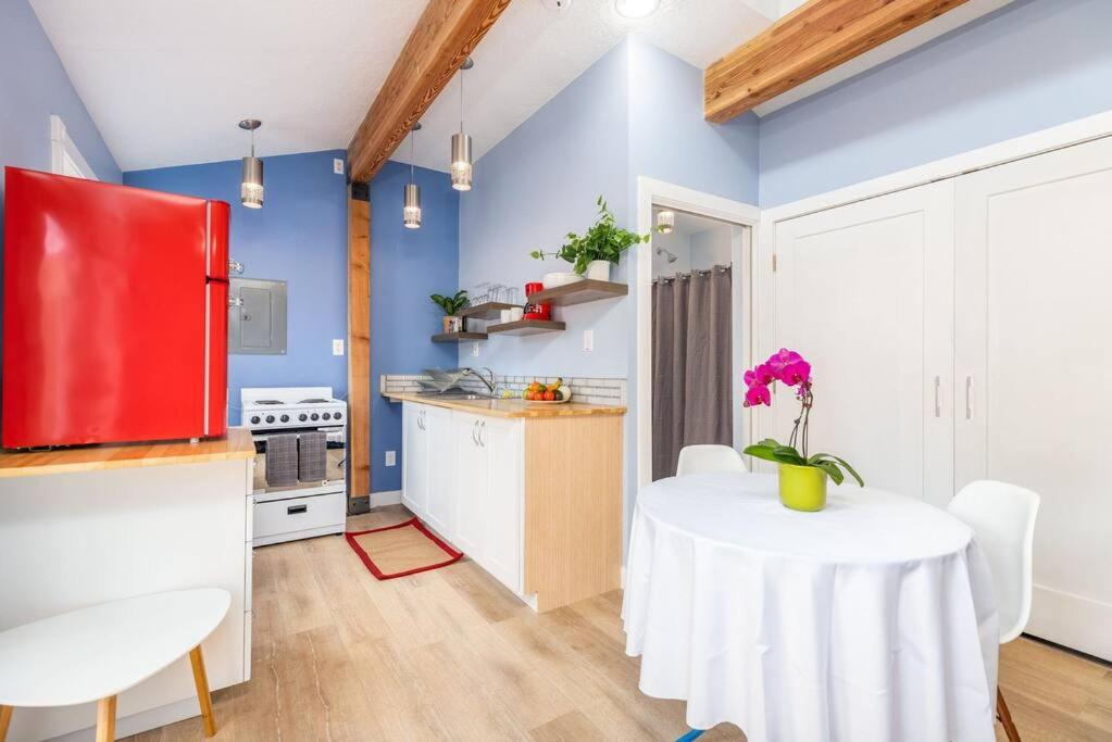 | Adorable & Pet Friendly-Close to U and Downtown!