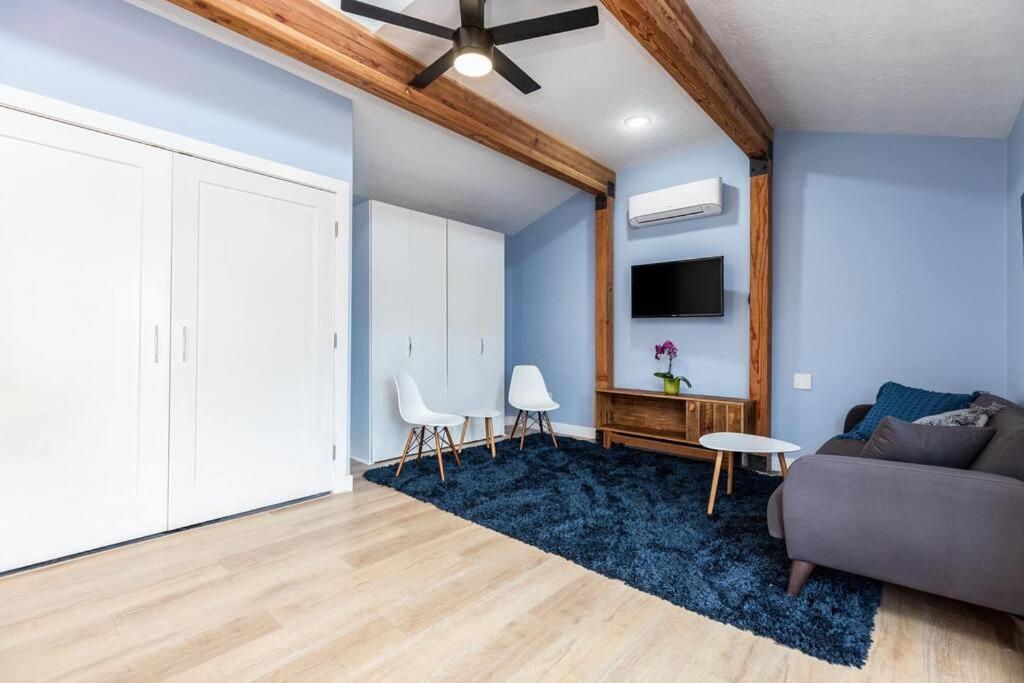 | Adorable & Pet Friendly-Close to U and Downtown!